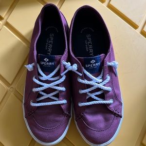 7.5 Sperry boat shoes